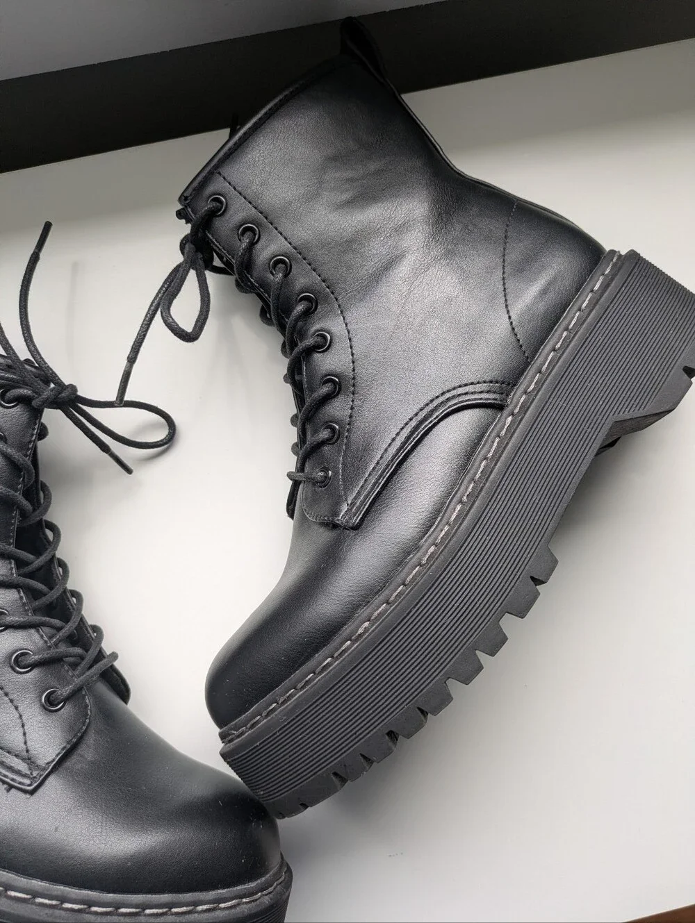 Steve Madden Bettyy Black Platform Combat Boots 8 Vegan Leather - Picture 3 of 12